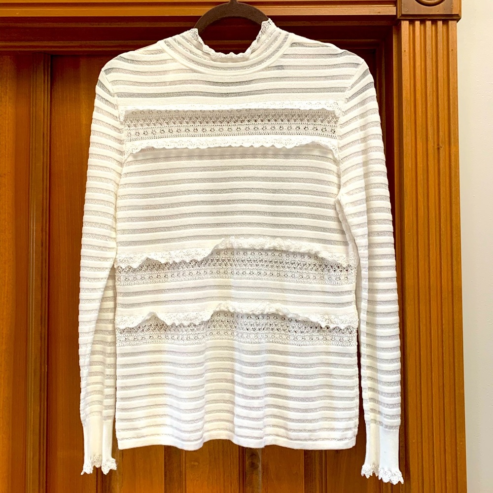 WHBM mock turtleneck w/ lace details. Ex condition